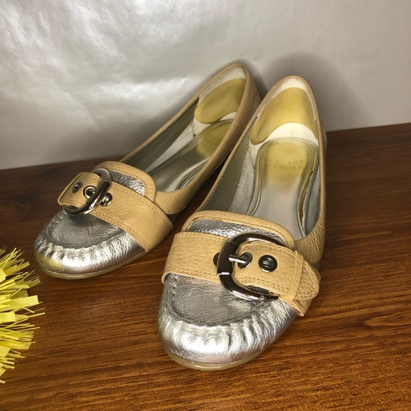 Audrey Brooke Cameo Loafers Size 6M Silver/Tan - Picture 2 of 8